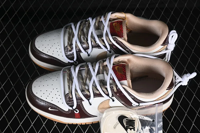 All Categories Nk SB Dunk Series Nk SB Dunk Low High-end Customized Low-top Shoes Nike SB Dunk Low Year of the Horse Limited Edition Beige and Black Ties Anniversary High-end Customized Low-top Casual Shoes YX5066-C90